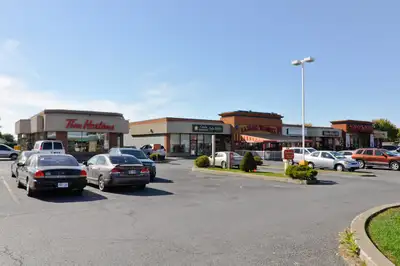 Local espace commercial à louer de 2200 pi2 à Saint-Jean-sur-Richelieu, quartier Saint-Luc. 234-240...