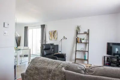 408 rue Hecto-Fabre Prossibilité de stationnements Bain tourbillon Balcon privé Planchers de bois fl...