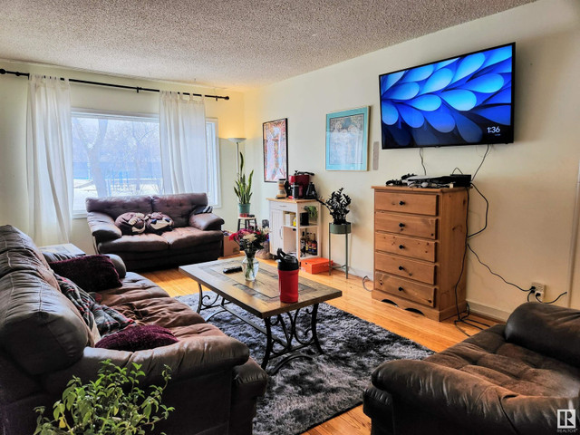10922 84 AV NW Edmonton, Alberta in Houses for Sale in Edmonton - Image 3