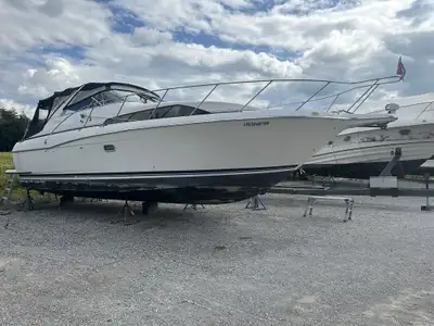 1The 1997 Bayliner 3255 Avanti is in good conditions and is a stylish and spacious express cruiser d...