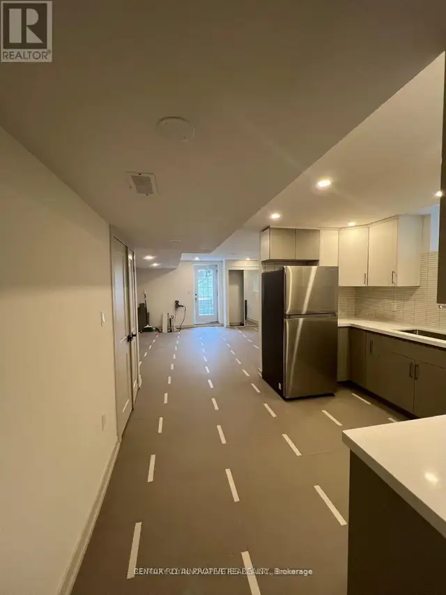 1042 KINGPEAK CRESCENT Pickering, Ontario in Long Term Rentals in Oshawa / Durham Region - Image 7