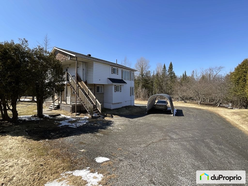 $280,000 - Duplex for sale in Coaticook — photo 1