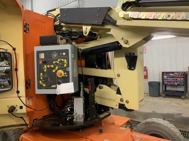2014 JLG E300AJP in Heavy Equipment in Edmonton - Image 16