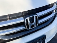 NO ACCIDENTS, ONE OWNER, BRAND NEW TIRES, SERVICED AND MAINTAINED AT DEALERSHIP, 12 Speakers, A/V re... (image 9)