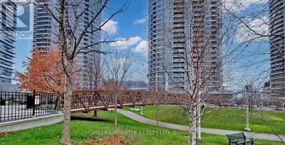 PH20 - 181 VILLAGE GREEN SQUARE Toronto (Agincourt South-Malvern
