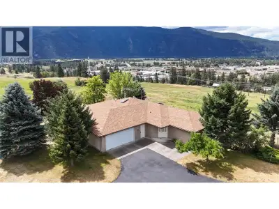Impressive property with 3 bedrooms, 4 bathrooms, and nearly 5,000 sqft of space on 22.42 acres of s...