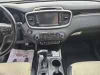 2016 Kia Sorento SX V6 Premium Comfort Meets Confident Performance Elevate every drive with this 201... (image 4)