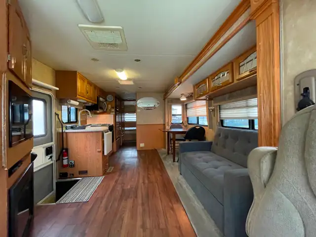2007 (Motor Home 32’) Forest River Georgetown XL in RVs & Motorhomes in Abbotsford - Image 8