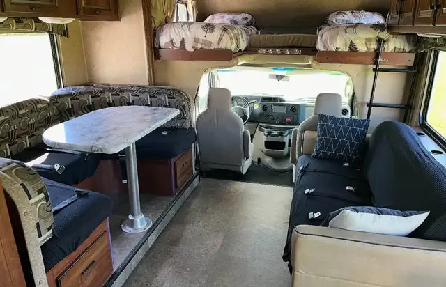 2014 Class C Forest River Motorhome FAMILY SIZE UNIT in RVs & Motorhomes in Strathcona County - Image 4