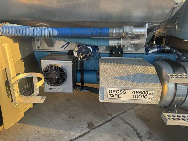 2003 WESTERN STAR 4900 in Heavy Trucks in Saskatoon - Image 28