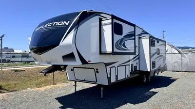 This is a very well built, equipped and maintained Fifth Wheel! Has 2 x roof ducted digitally contro...