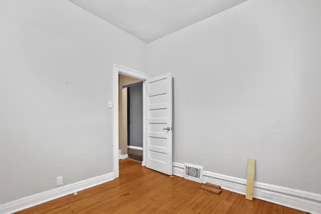230 Percy Street - 2 Bedroom Lower Unit - Move-In Ready! - 2 Bed in Long Term Rentals in Ottawa - Image 10
