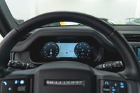 Land Rover Defender 110 P400 X-Dynamic SE 2025: - Extérieur noir métallisé SANTORINI et intérieur en... (image 3)