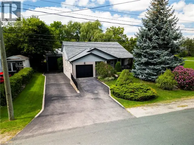 108 QUEENSWAY Drive St. Jacobs, Ontario in Houses for Sale in Kitchener / Waterloo - Image 2