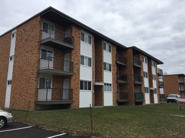 TOUT INCLUS! 2 1/2 RÉNOVÉ *Sur Étage* à Ste-Foy *1er Sept! — photo 1