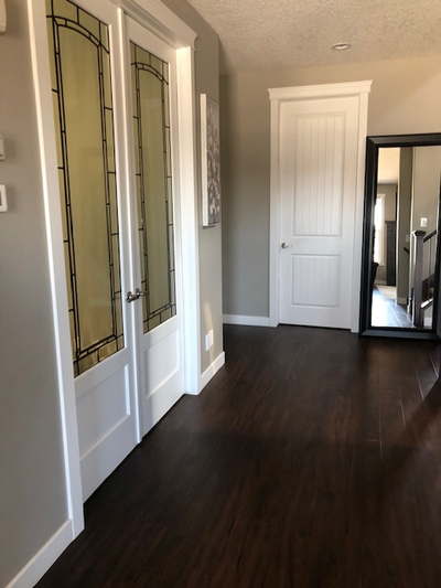 Furnished Room in Executive Large Home for Rent in Kings Heights SE Airdrie -Shared with other Singl...
