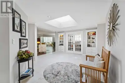 Experience the pinnacle of refined living at Beachview Condos, where this exceptional penthouse offe...