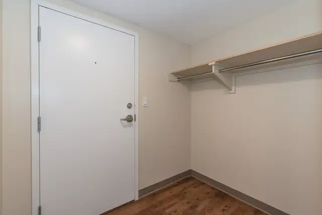 1 Male Student Bed in Unit 4 at 298 Spruce- $1,000 Gift Card!! in Room Rentals & Roommates in Kitchener / Waterloo - Image 3