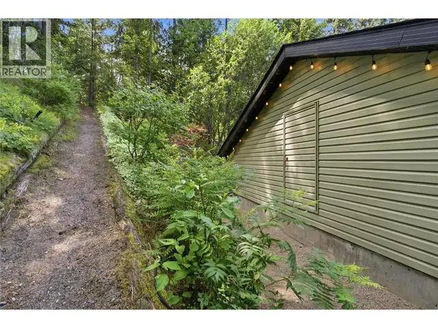 102 SANDNER Road Christina Lake, British Columbia in Houses for Sale in Penticton - Image 17