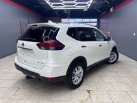 Experience the perfect combination of performance and style with this 2018 Nissan Rogue AWD SV in a... (image 1)