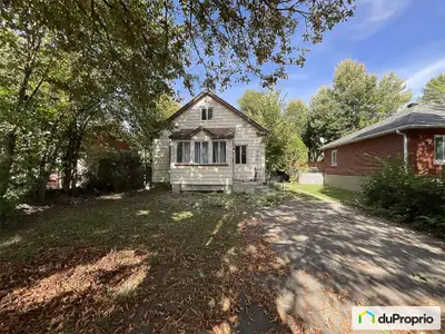 Maison chaleureuse et lumineuse avec trois chambres à coucher située dans un quartier paisible et fa...
