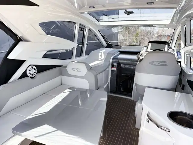 2021 Cobrey 33 HT in Powerboats & Motorboats in Rimouski / Bas-St-Laurent - Image 11