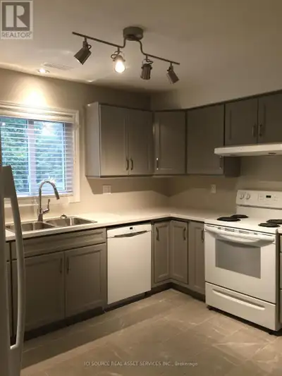 Welcome to 692 Lincoln. Perfectly positioned in the heart of the Distillery District, this beautiful...