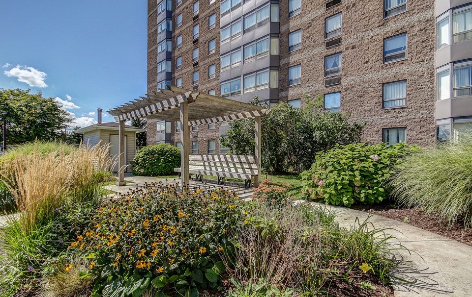 76 Roehampton Ave -   2 bedroom Apartment Available! 3