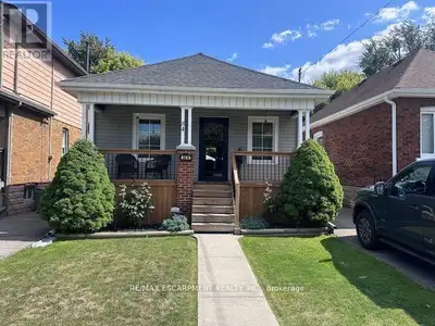 Beautiful Barons ... Absolutely perfect in and out , pride of ownership evident in this 2+1 bedroom...