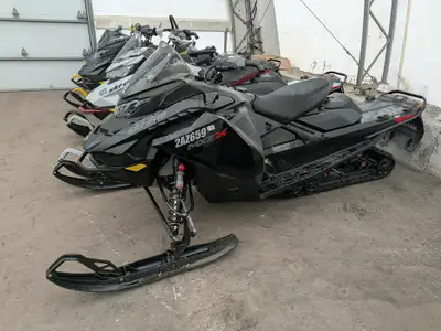 2024 Ski-Doo MXZX 850 137 RS 2024 MXZX 850 137 10654 KMS, STUDDED TRACK, NEW SECONDARY ROLLERS, 2 YE...
