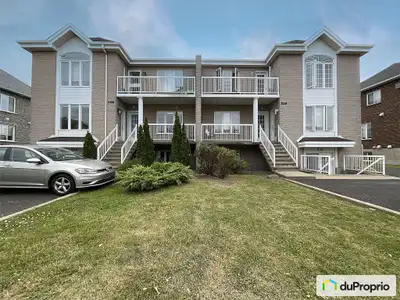 Découvrez ce spacieux condo de 3 chambres à coucher dans un espace de vie exceptionnellement paisibl...