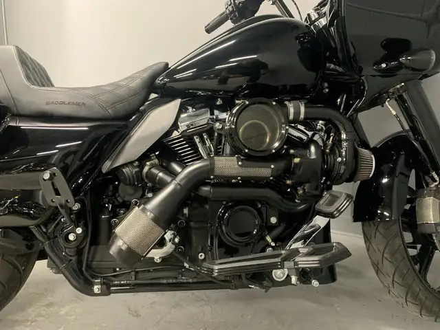 2017 Harley-Davidson Road Glide Special in Street, Cruisers & Choppers in Oshawa / Durham Region - Image 11