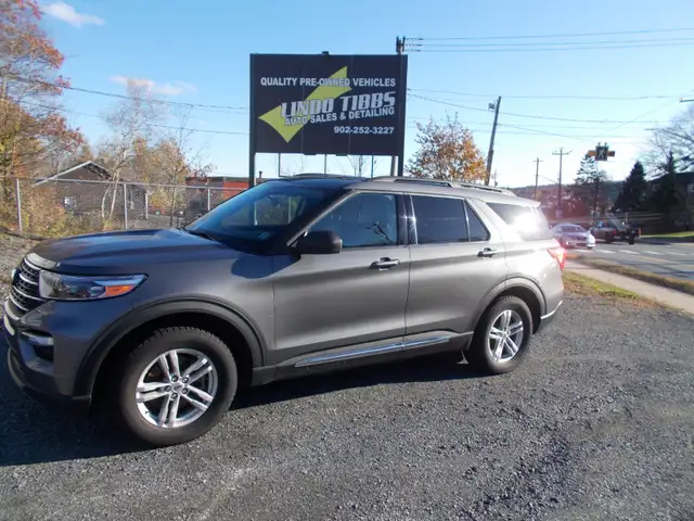 2022 FORD EXPLORER XLT 4WD MINT LOADED WITH SUNROOF!