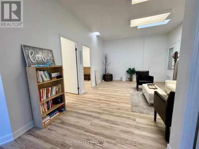 2 - 292 LAKESHORE ROAD E Oakville (OO Old Oakville), Ontario in Commercial & Office Space for Rent in Oakville / Halton Region - Image 3