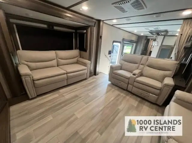 2023 Grand Design Solitude 380FL in Travel Trailers & Campers in Kingston - Image 16