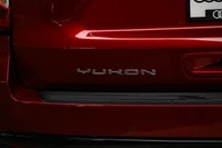 Drive this accident-free, local Manitoba owned 2024 GMC Yukon SLE 4wd today! Dressed to impress in b... (image 7)