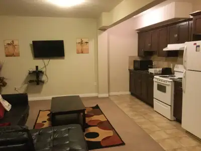 Spacious Furnished Bedroom – Walkout Basement, Eagle Ridge (All