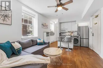 Set within a distinguished 1914 heritage building in the heart of the Glebe, this elegant ground-flo...