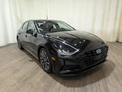 Meet the 2020 Hyundai Sonata 1.6T Luxury, a black-front-wheel-drive marvel that promises dynamic han...