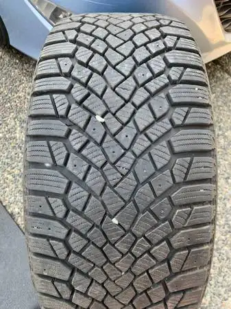 a nice continental winter tire like new (1 TIRE ONLY) size 245/45/18 100T XL M S Continental Ice con...