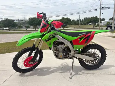 APPLY NOW: https://www.ridecollective.ca/get-pre-approved 2022 KAWASAKI KX250X • High-performance 25...