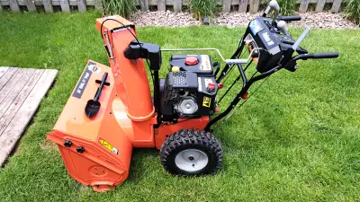 ARIENS DELUXE 30 Snowblower. 30 inch cut. 305cc, 15ft/lbs torque. Auto-Steer. Adjustable drift cutte...