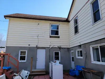 This unit can add a second bedroom, currently 1 bedroom and small den so easily made into 2 bedroom...