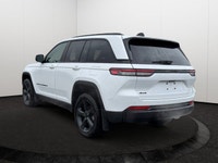EXECUTIVE CROSSTOWN DEMO! This 2024 JEEP GRAND CHEROKEE LAREDO 4X4 has the following options Capri L... (image 2)