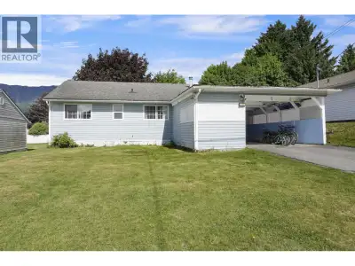 Clean and well-cared-for, this rancher is ready for a new owner. Situated close to the downtown core...