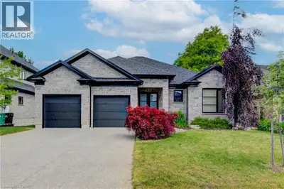 Rare found 10 feet ceiling 2046 sq ft 2 bed, 2 bath bungalow on a quiet court located in the Lincoln...