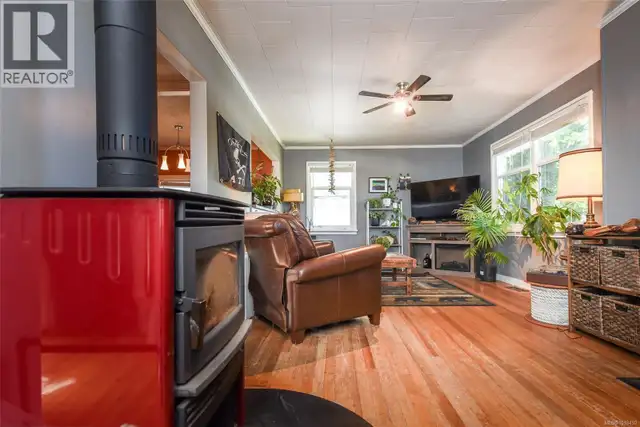 2767 Ulverston Ave Cumberland, British Columbia in Houses for Sale in Comox / Courtenay / Cumberland - Image 10