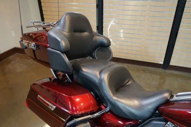 2016 Harley-Davidson FLHTK - Ultra Limited in Sport Touring in Lethbridge - Image 12