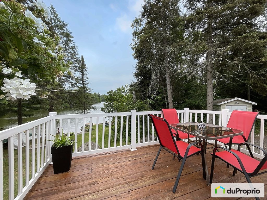 $349,900 - Bungalow for sale in Jonquière (Lac-Kénogami) — photo 1
