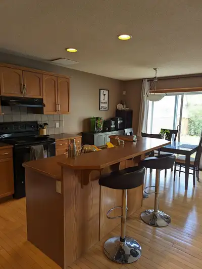 Luxury home for rent in Royal Oak NW! Available Immediatley Walking distance to several amenities, i...